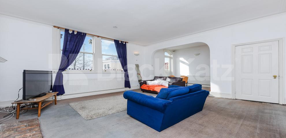 			UNDER OFFER , 3 Bedroom, 1 bath, 1 reception Maisonette			 Queenstown Road, Battersea Park